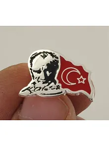 Atatürk İmzalı Siluetli Ve Bayraklı Gümüş Rozet Yaka İğnesi Mineli Model