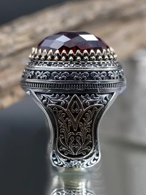 Kırmızı Zirkon Taşlı Ay Yıldız Desenli Yanı Lale Motif Erkek 925 Ayar Gümüş Yüzük GYZENDZIRAY-KRM