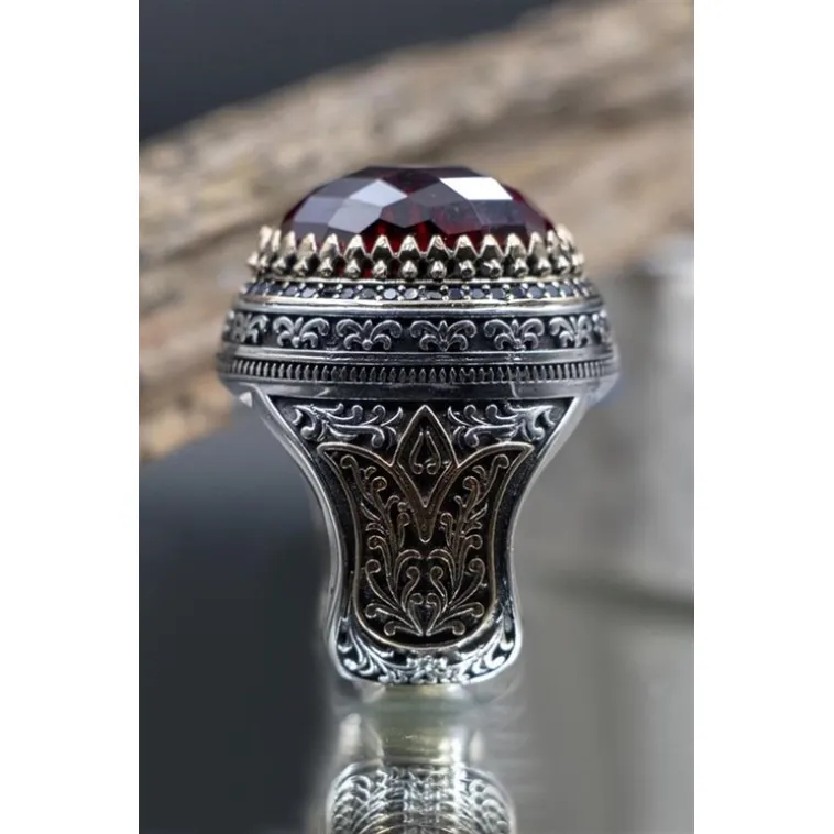 Kırmızı Zirkon Taşlı Ay Yıldız Desenli Yanı Lale Motif Erkek 925 Ayar Gümüş Yüzük GYZENDZIRAY-KRM Kırmızı Zirkon Taşlı Ay Yıldız Desenli Yanı Lale Motif Erkek 925 Ayar Gümüş Yüzük GYZENDZIRAY-KRM