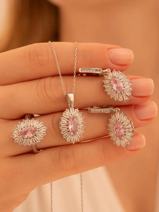 Kadın Gümüş Set - Mekik Model Pembe Zirkon Taşlı Baget Süslemeli Rodyumlu Kadın Set Kadın Gümüş Set - Mekik Model Pembe Zirkon Taşlı Baget Süslemeli Rodyumlu Kadın Set