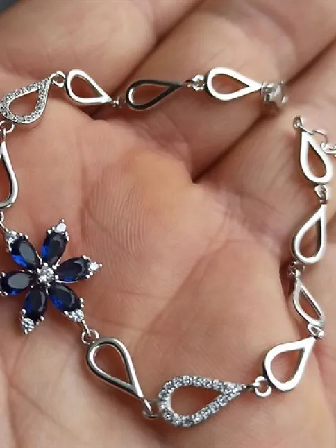 Damla Model Nergis Çiçeği Zirkon Taşlı Bayan Gümüş Bileklik