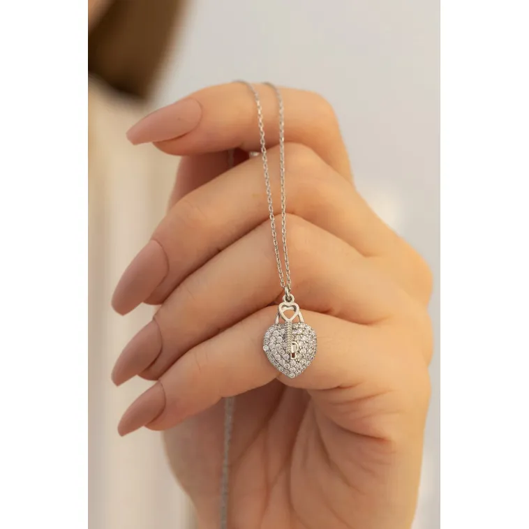 Kadın Gümüş Kolye - Zirkon Taşlı Kalp Kilit Model Gümüş Kadın Kolye Kadın Gümüş Kolye - Zirkon Taşlı Kalp Kilit Model Gümüş Kadın Kolye