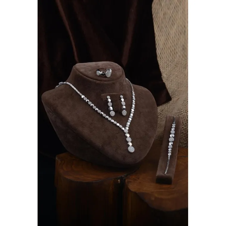 Hürrem Su Yolu Gümüş Bayan Set - Kolye, Bileklik, Küpe, Yüzük Hürrem Su Yolu Gümüş Bayan Set - Kolye, Bileklik, Küpe, Yüzük