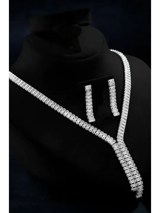 Kadın Bijuteri Kolye Küpe Set - Elora Model Baget Taşlı Zarif Su Yolu Set Kadın Bijuteri Kolye Küpe Set - Elora Model Baget Taşlı Zarif Su Yolu Set