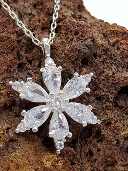 Damla Taşlı Çiçek Figürlü Bayan Gümüş Kolye