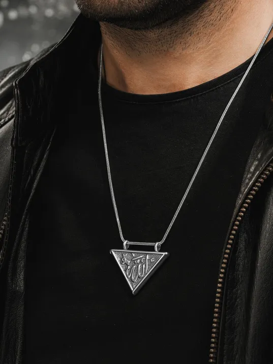 Erkek Gümüş Kolye - Allah Yazılı Arkasında Ayetel Kürsi İşlemeli Erkek Kolye Erkek Gümüş Kolye - Allah Yazılı Arkasında Ayetel Kürsi İşlemeli Erkek Kolye