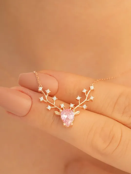 Kadın Gümüş Kolye - Pembe Taşlı Geyik Kafası Motifli Rose Altın Kaplama Gümüş Kolye Kadın Gümüş Kolye - Pembe Taşlı Geyik Kafası Motifli Rose Altın Kaplama Gümüş Kolye