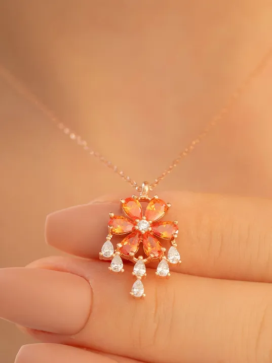 Kadın Gümüş Kolye - Zirkon Taşlı Turuncu Çiçek Motifli Rose Altın Kaplama Gümüş Kolye Kadın Gümüş Kolye - Zirkon Taşlı Turuncu Çiçek Motifli Rose Altın Kaplama Gümüş Kolye