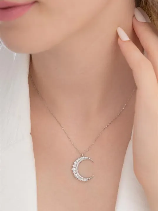 Zirkon Taşlı Hilal Model 2 Kadın Gümüş Kolye GKLGMSHLLM2-GMS