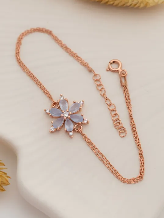Beyaz Taşlı Çiçek Model Rose Kadın Gümüş Bileklik Beyaz Taşlı Çiçek Model Rose Kadın Gümüş Bileklik