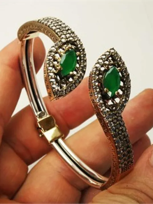 Zümrüt Taşlı Bayan Gümüş Bilezik Bileklik