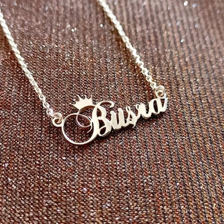 Kral Taç Imza Gümüş Renk Büşra Yazılı Bayan Gümüş Kolye Zincir Gklgmsısımt Kral Taç Imza Gümüş Renk Büşra Yazılı Bayan Gümüş Kolye Zincir Gklgmsısımt