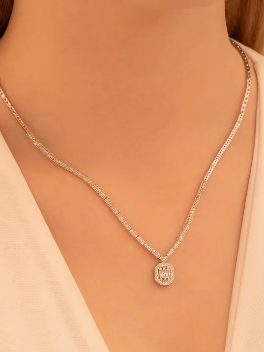 Kadın Gümüş Kolye - Ferahnaz Baget Taşlı Zirkon Süslemeli Kadın Kolye Kadın Gümüş Kolye - Ferahnaz Baget Taşlı Zirkon Süslemeli Kadın Kolye
