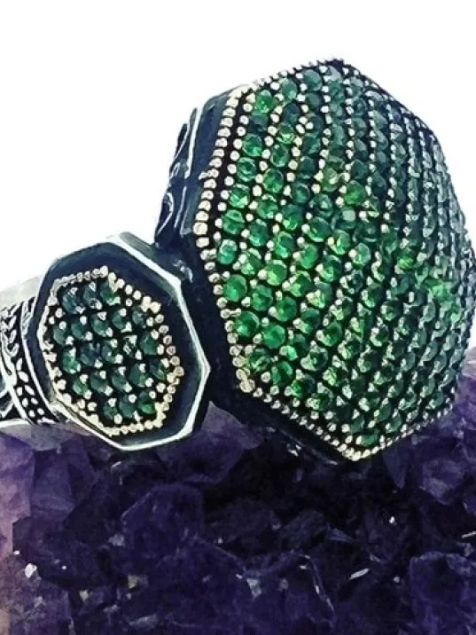 Erkek Gümüş Yüzük - Akron Yeşil Zirkon Yanı Taşlı Özel Seri Erkek Gümüş Yüzük Erkek Gümüş Yüzük - Akron Yeşil Zirkon Yanı Taşlı Özel Seri Erkek Gümüş Yüzük