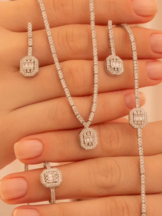 Kadın Gümüş Takı Seti - Ferahnaz Baget Taşlı Zirkon Süslemeli 925 Ayar Kolye, Bileklik, Yüzük, Küpe Tam Set
