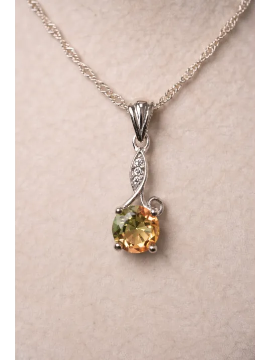 Kadın Gümüş Kolye - Işıltılı Mini Aura Zultanit Taşlı Kadın Gümüş Kolye