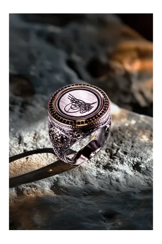 Erkek Sıkma Kehribar Taşlı Osmanlı Tuğrası İşlemeli Nostaljik Model 925 Ayar Gümüş Yüzük