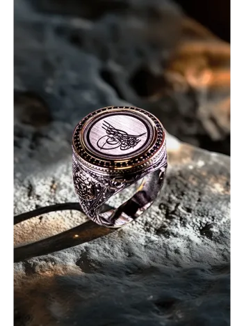 Erkek Sıkma Kehribar Taşlı Osmanlı Tuğrası İşlemeli Nostaljik Model 925 Ayar Gümüş Yüzük