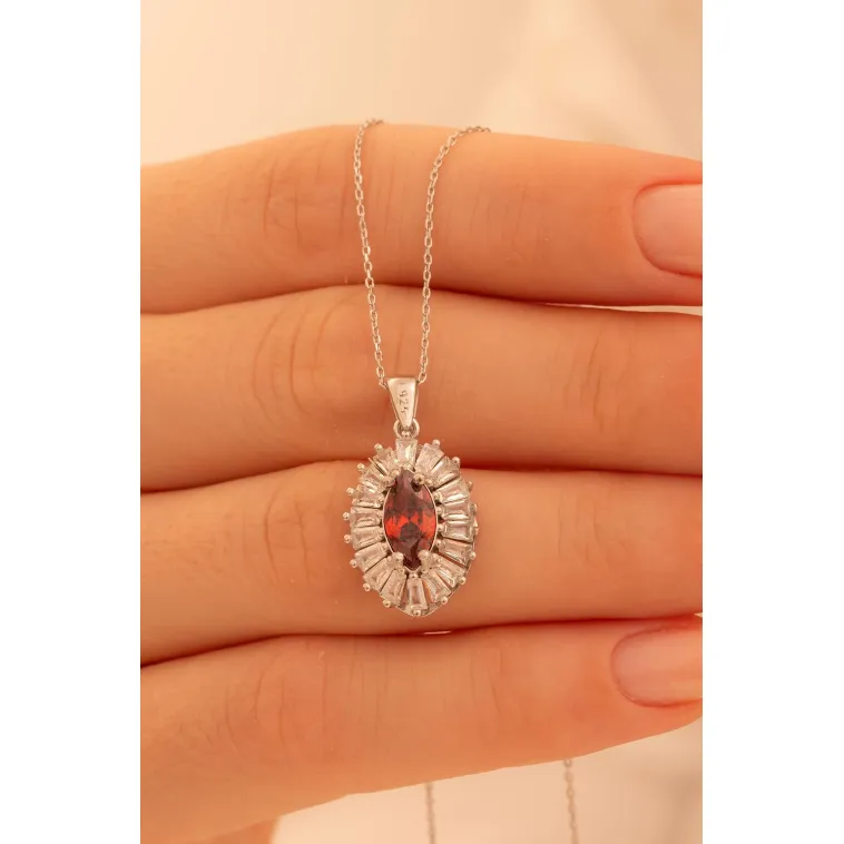 Kadın Gümüş Kolye - Damla Model Yakut Taşlı Baget Süslemeli Rodyumlu Kadın Kolye Kadın Gümüş Kolye - Damla Model Yakut Taşlı Baget Süslemeli Rodyumlu Kadın Kolye