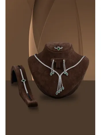 Aura Bayan Zümrüt Taşlı Gümüş Su Yolu Set - Kolye, Bileklik, Küpe, Yüzük