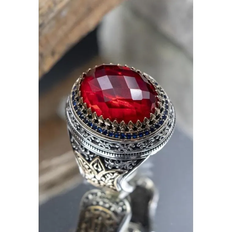 Kırmızı Zirkon Taşlı Ay Yıldız Desenli Yanı Lale Motif Erkek 925 Ayar Gümüş Yüzük GYZENDZIRAY-KRM Kırmızı Zirkon Taşlı Ay Yıldız Desenli Yanı Lale Motif Erkek 925 Ayar Gümüş Yüzük GYZENDZIRAY-KRM
