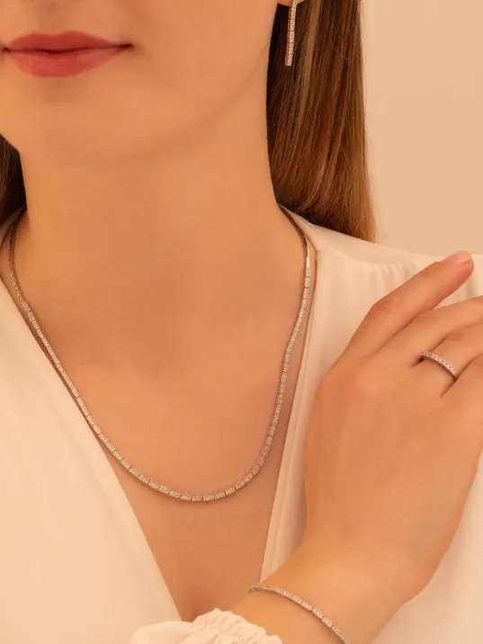 Kadın Gümüş Takı Seti - Duru Zirkon Taşlı Model Kolye, Bileklik, Yüzük, Küpe Tam Set Kadın Gümüş Takı Seti - Duru Zirkon Taşlı Model Kolye, Bileklik, Yüzük, Küpe Tam Set