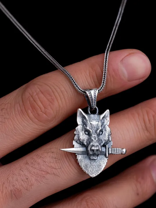 Erkek Gümüş Kolye - Bozkurt Figürlü Kılıç Detaylı Erkek Kolye