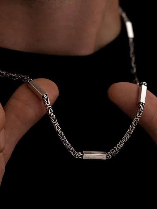 2,8mm Gümüş Erkek Kolye Zincir Kral Model Şarnelli Kare Parçalı 2,8mm Gümüş Erkek Kolye Zincir Kral Model Şarnelli Kare Parçalı