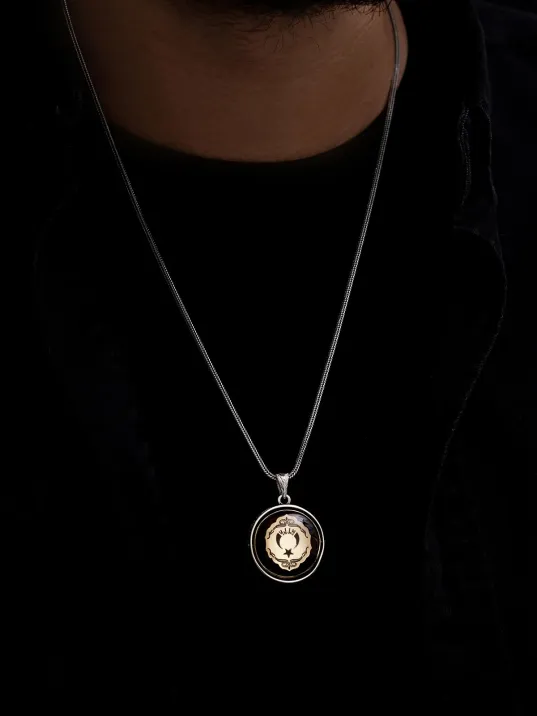 Erkek Turuncu Çift Taraflı Ayyıldız Ve Türk Yazılı Kartal Figürlü Gümüş Kehribar Kolye