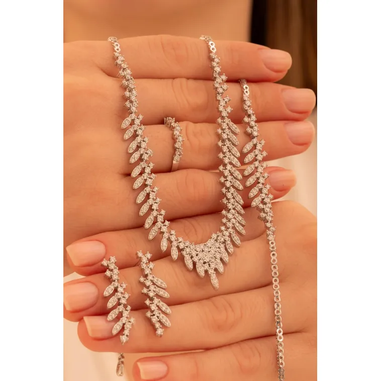 Kadın Gümüş Takı Seti - Nigar Zirkon Taşlı Yaprak Model Kolye, Bileklik, Yüzük, Küpe Tam Set Kadın Gümüş Takı Seti - Nigar Zirkon Taşlı Yaprak Model Kolye, Bileklik, Yüzük, Küpe Tam Set