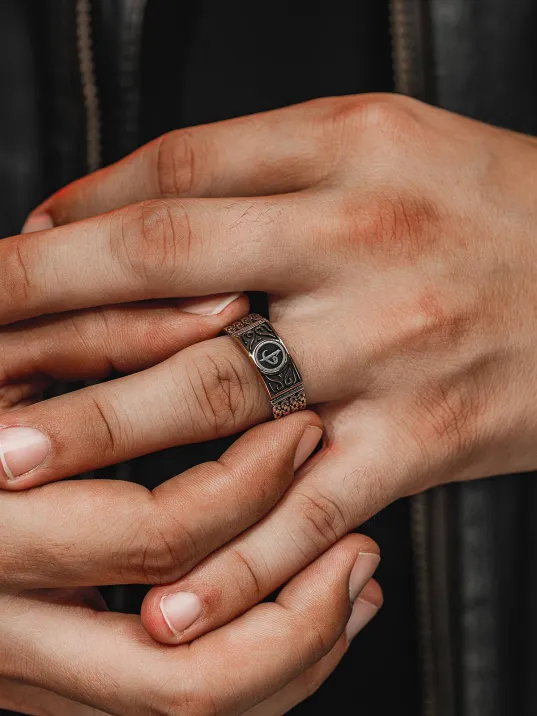 Erkek Gümüş Yüzük - Kral Zincirli Vav Elif İşlemeli Erkek Yüzük