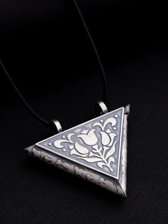 Orta Boy Lale Modeli Gümüş Muska Cevşen Haznesi