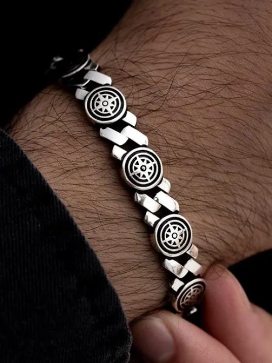 Erkek Gümüş Bileklik - Pusula Motifli Yuvarlak Model Gümüş Bileklik Erkek Gümüş Bileklik - Pusula Motifli Yuvarlak Model Gümüş Bileklik