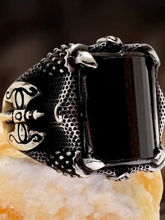 Oniks Taşlı Balta Detaylı Erkek Gümüş Yüzük Oniks Taşlı Balta Detaylı Erkek Gümüş Yüzük