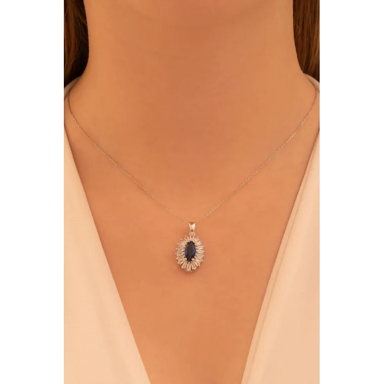 Kadın Gümüş Kolye - Damla Model Safir Taşlı Baget Süslemeli Rodyumlu Kadın Kolye Kadın Gümüş Kolye - Damla Model Safir Taşlı Baget Süslemeli Rodyumlu Kadın Kolye