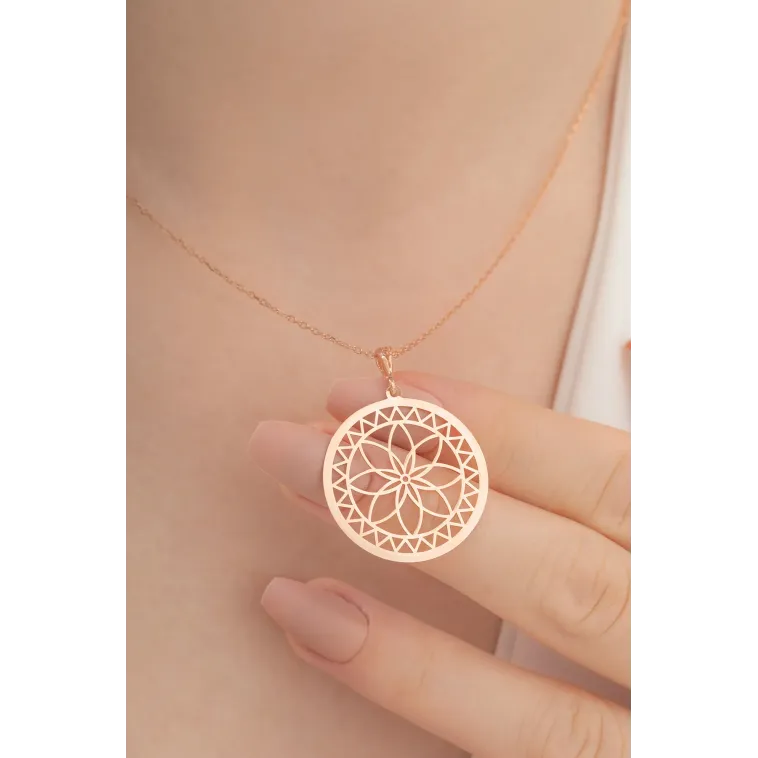 Lotus Çiçeği Motifli Gümüş Kolye Lotus Çiçeği Motifli Gümüş Kolye
