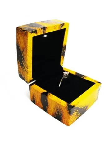 IŞIKLI PIRLANTA ALTIN TEKTAŞ YÜZÜK KUTUSU LEOPAR DESENLİ