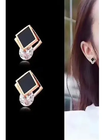 Luisa Kararmayan Bayan Çelik Küpe Luisa Kararmayan Bayan Çelik Küpe