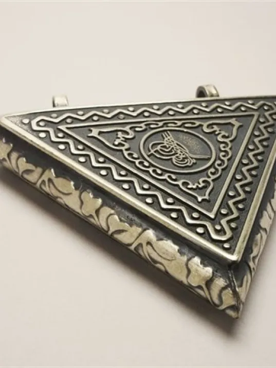 Tuğralı Otantik Figürlü Erkek Gümüş Cevşen Muska Kolye Haznesi Büyük Boy