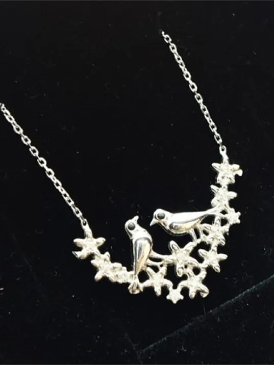 Gümüş Yuvada Kuşlar Bayan Kolye