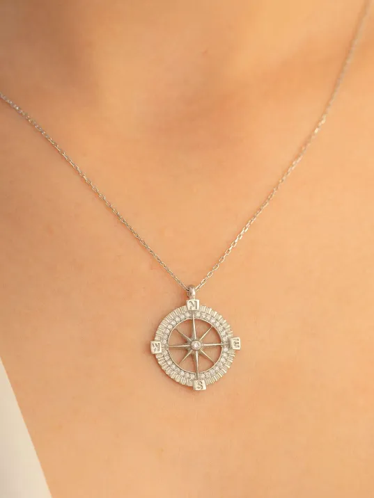 Kadın Gümüş Kolye - Zirkon Taşlı Pusula Motifli Gümüş Kolye
