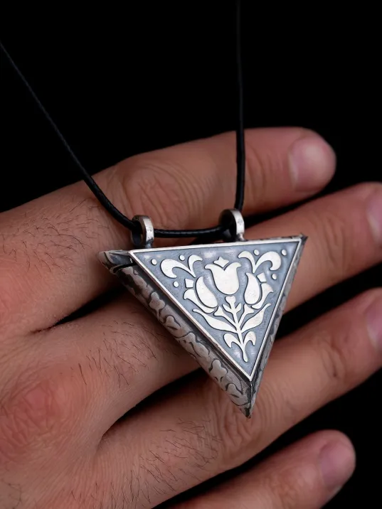 Orta Boy Lale Modeli Gümüş Muska Cevşen Haznesi