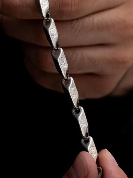 Erkek Çelik Bileklik - KuruKafa Motifli Orta Kalınlıkta Çelik Bileklik