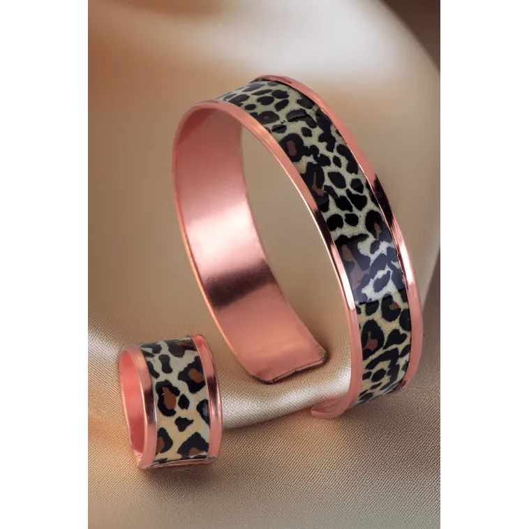 Kadın Bakır Bileklik Yüzük Set - Leopar Model Özel Baskı Metal Kutu Ve Kuvars Taşı Kadın Bakır Bileklik Yüzük Set - Leopar Model Özel Baskı Metal Kutu Ve Kuvars Taşı