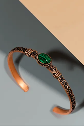 Kadın Bakır Bileklik - Yeşil Malakit Taşlı Otantik Model Yanı Desenli Bakır Bilezik