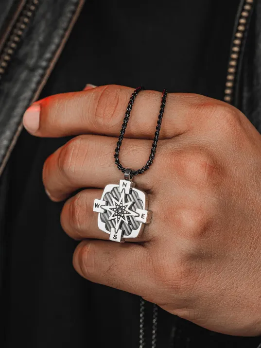 Erkek Çelik Kolye - Kare Model Pusula Figürlü Erkek Kolye