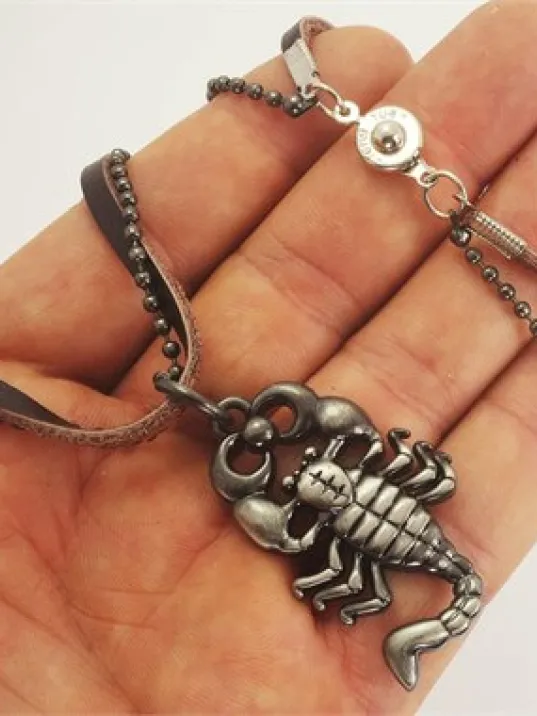 Akrep Burcu Erkek Deri Kolye Akrep Burcu Erkek Deri Kolye