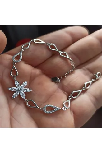 Damla Model Nergis Çiçeği Zirkon Taşlı Bayan Gümüş Bileklik