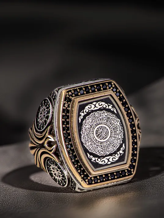 Erkek İnşirah Suresi Yazılı Zirkon Taşlı Kanat Model 925 Ayar Gümüş Yüzük