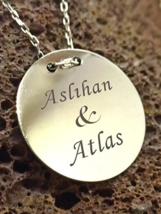 İsim Yazılabilen Sade Yuvarlak Plaka 925 Ayar Gümüş Kolye GKLGMSPLAKA